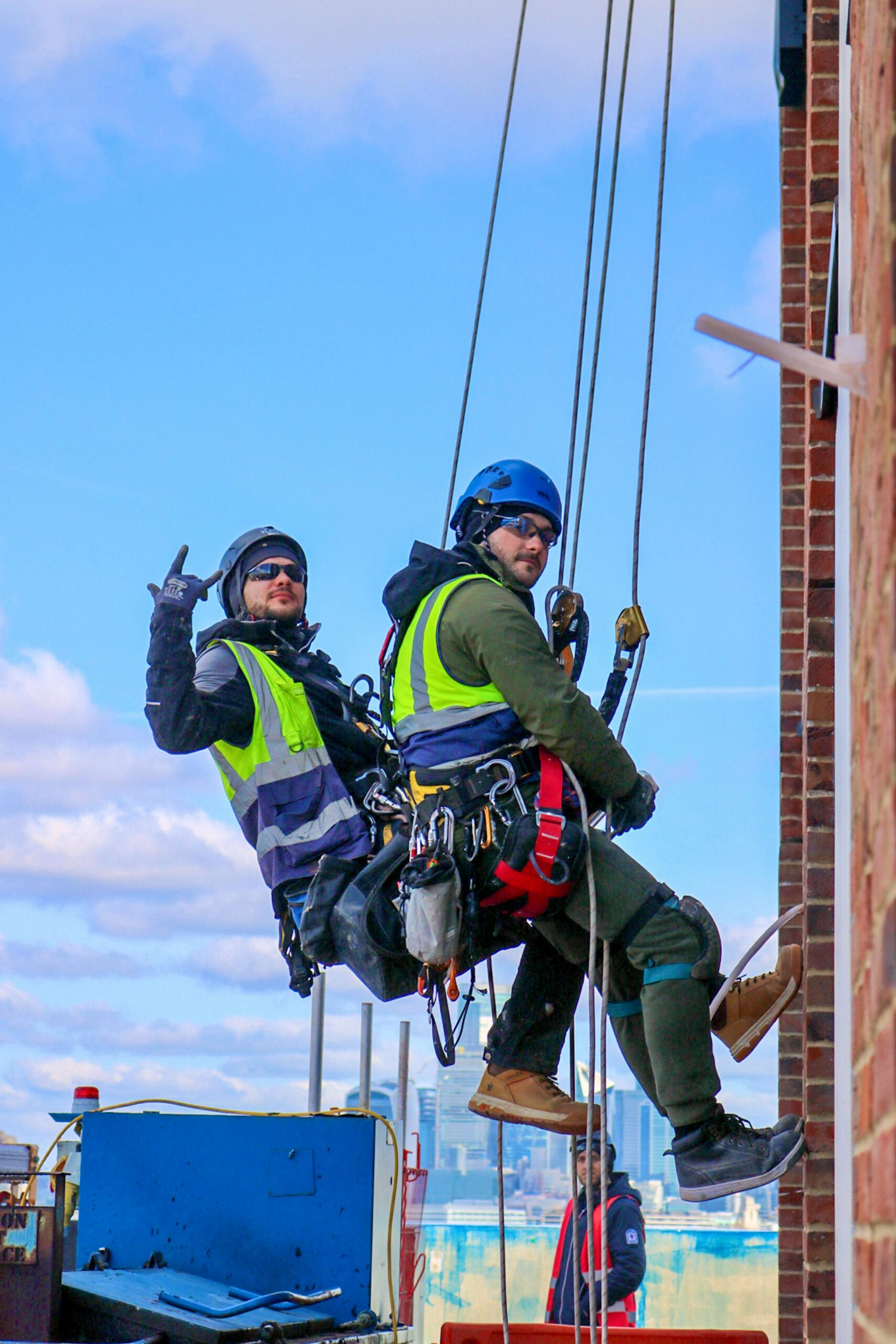 Protection Using Horizontal Safety Lines