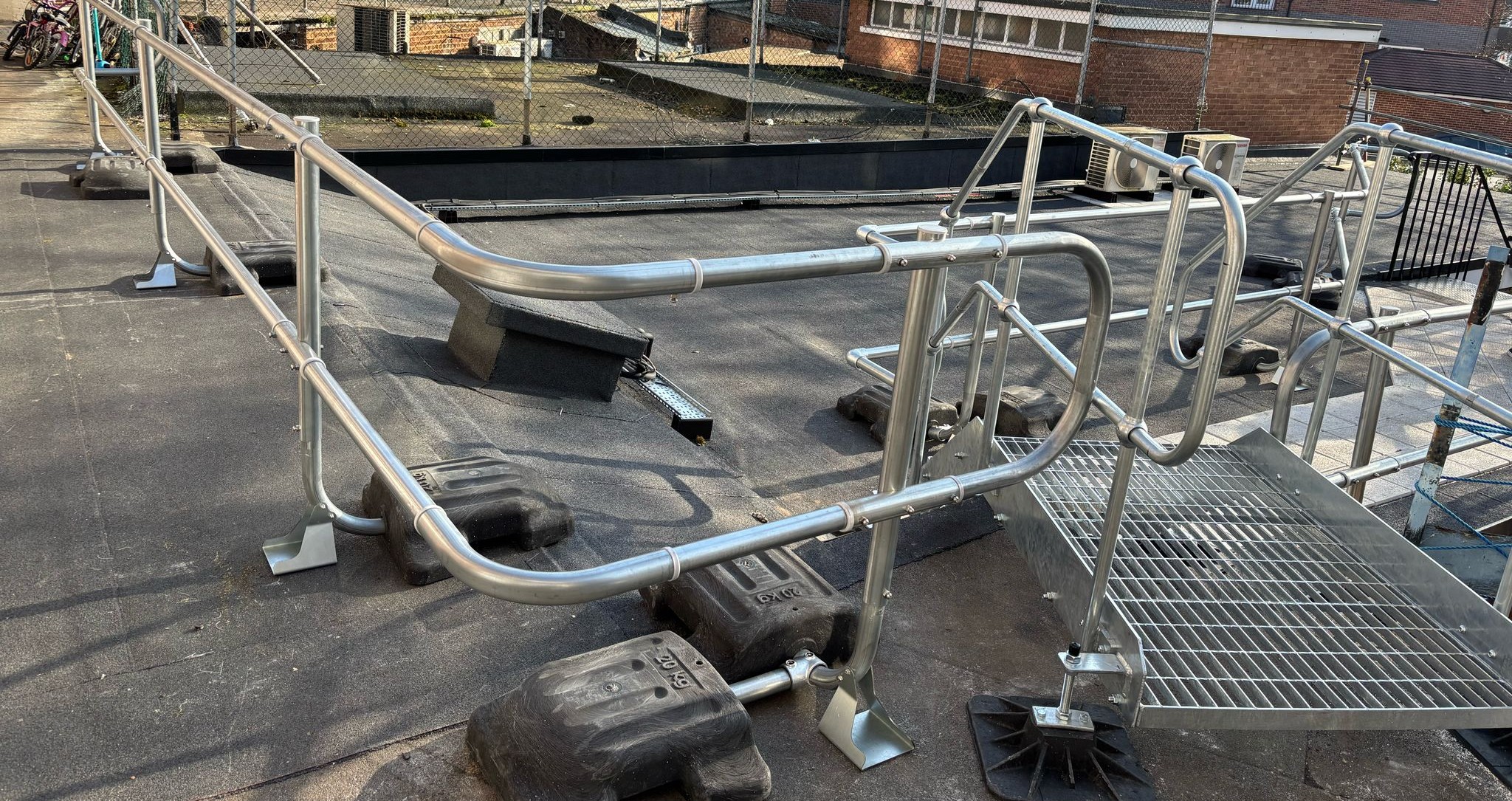 Best Practices for Safe Installation of Construction Site Guardrails Rooftop
